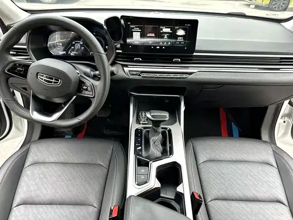 Geely Emgrand 2021