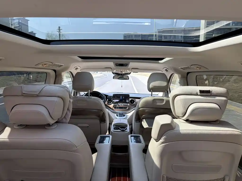 Mercedes-Benz V-Class 2021 — фото 10