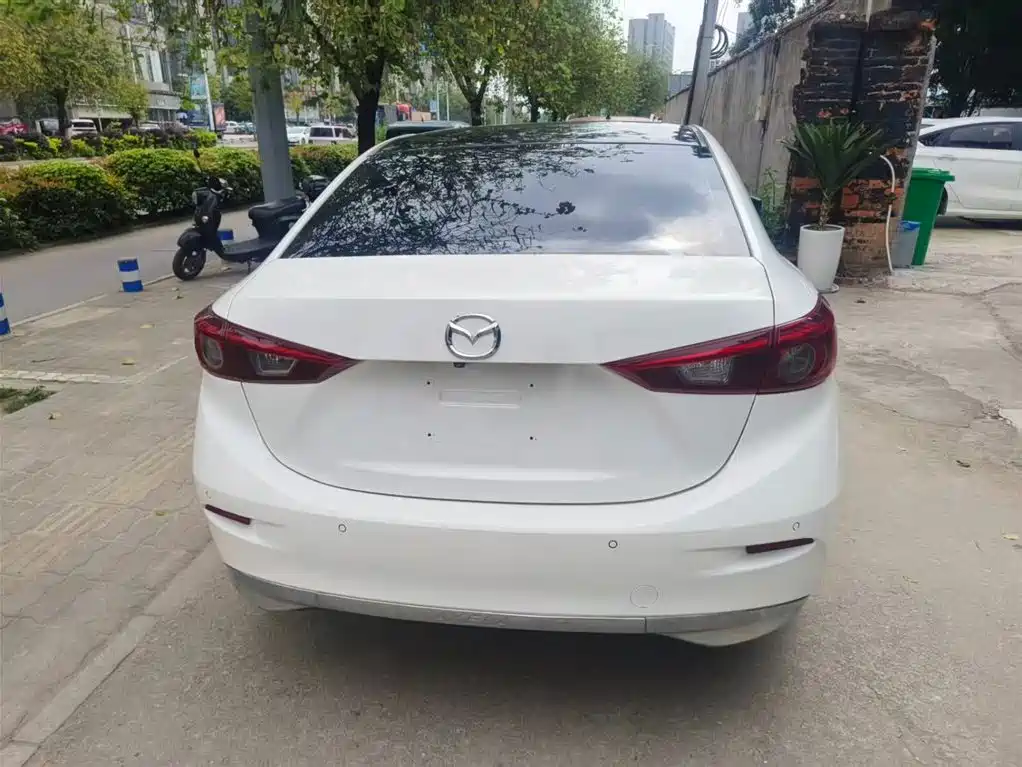 Mazda 3 Axela 2018 — фото 10
