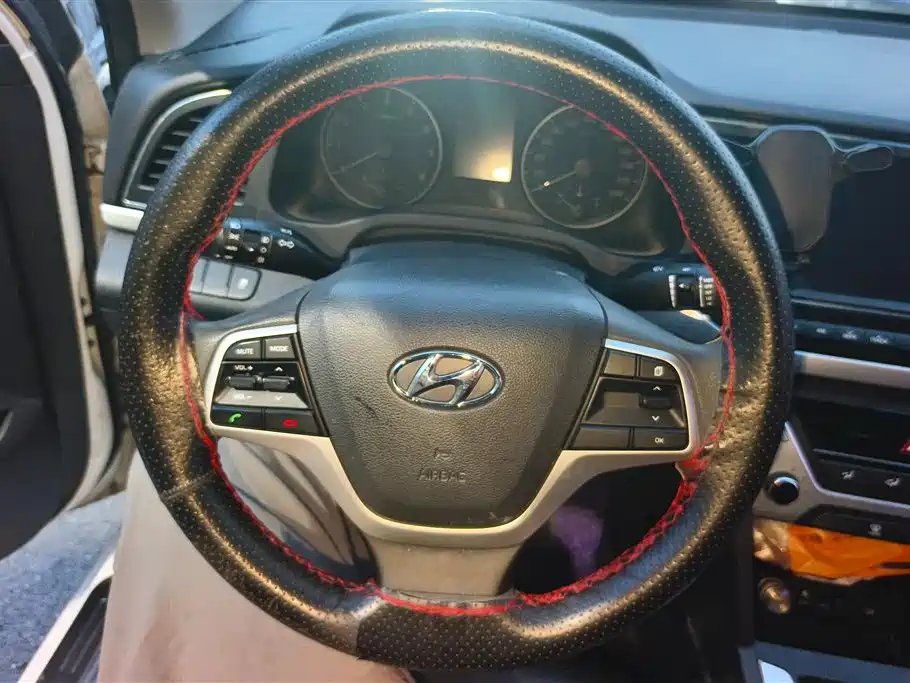 Hyundai Elantra 2018 — фото 15