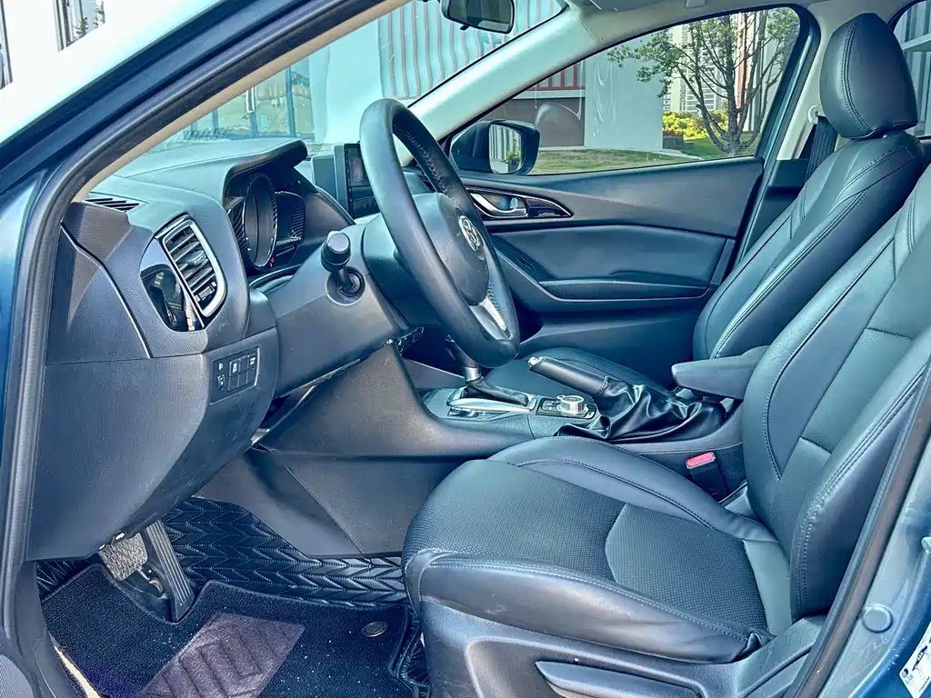 Mazda 3 Axela 2016