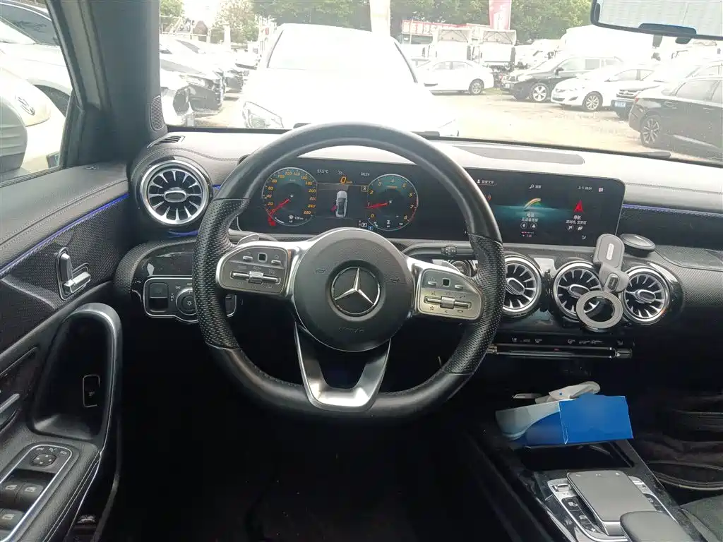 Mercedes-Benz A-Class 2019 — фото 11
