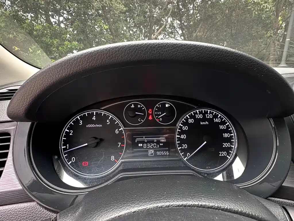 Nissan Tiida 2015 — фото 10