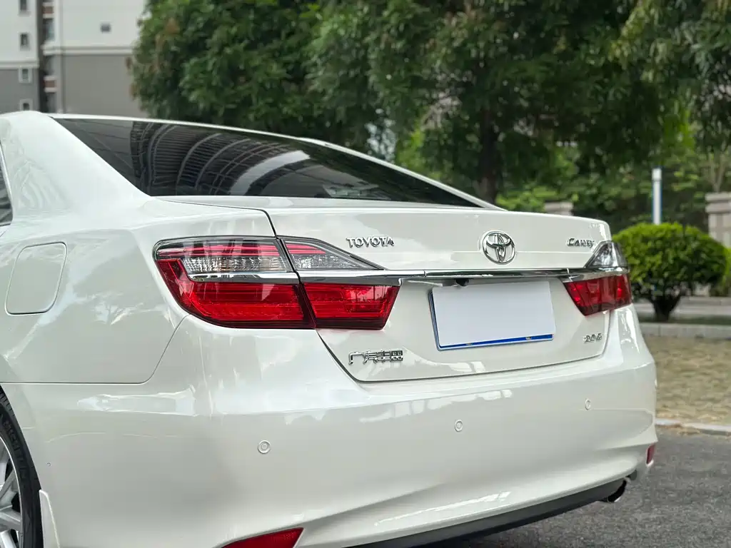 Toyota Camry 2015 — фото 7
