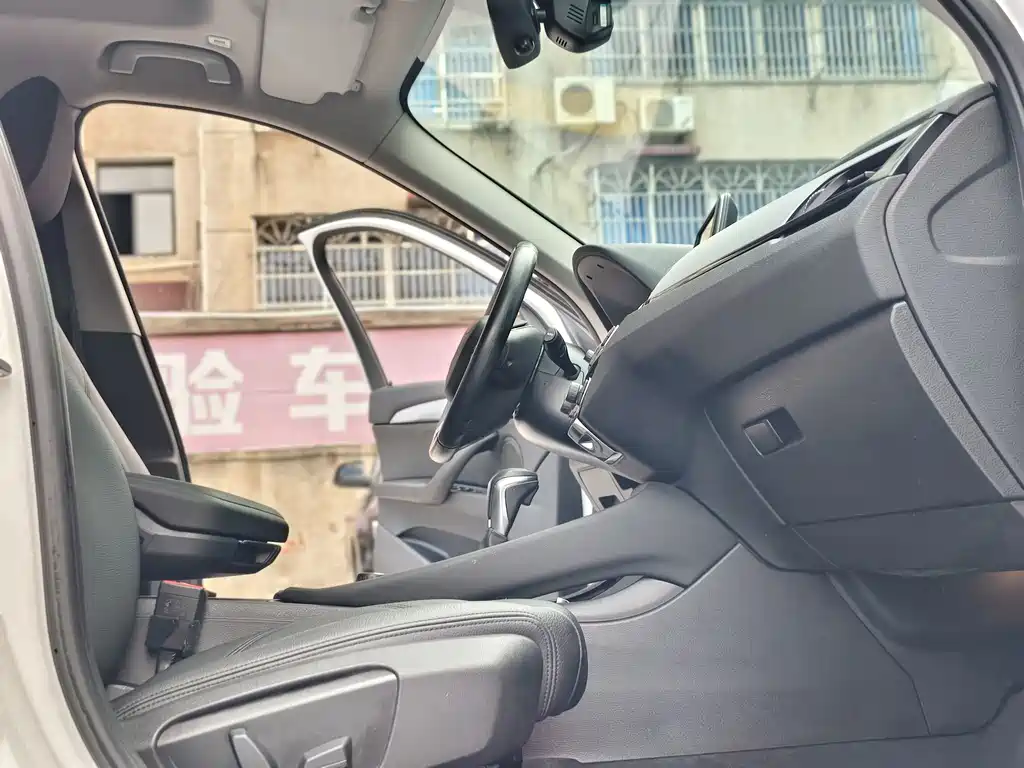 BMW X1 2018 — фото 12