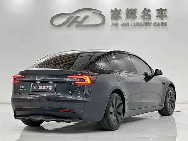 Tesla Model 3 2025