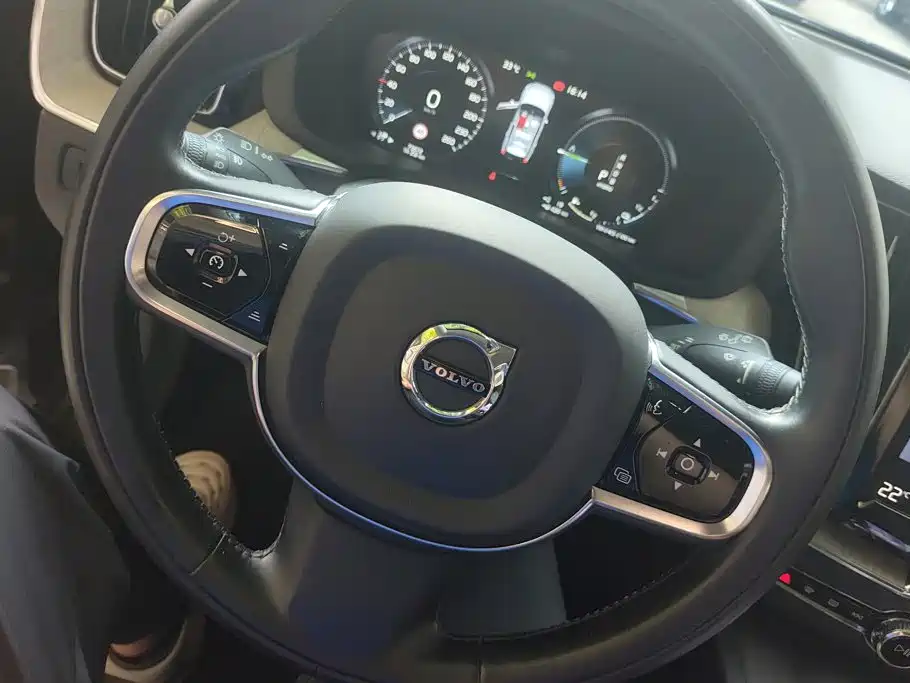 Volvo XC60 Plug-In Hybrid 2019 — фото 15