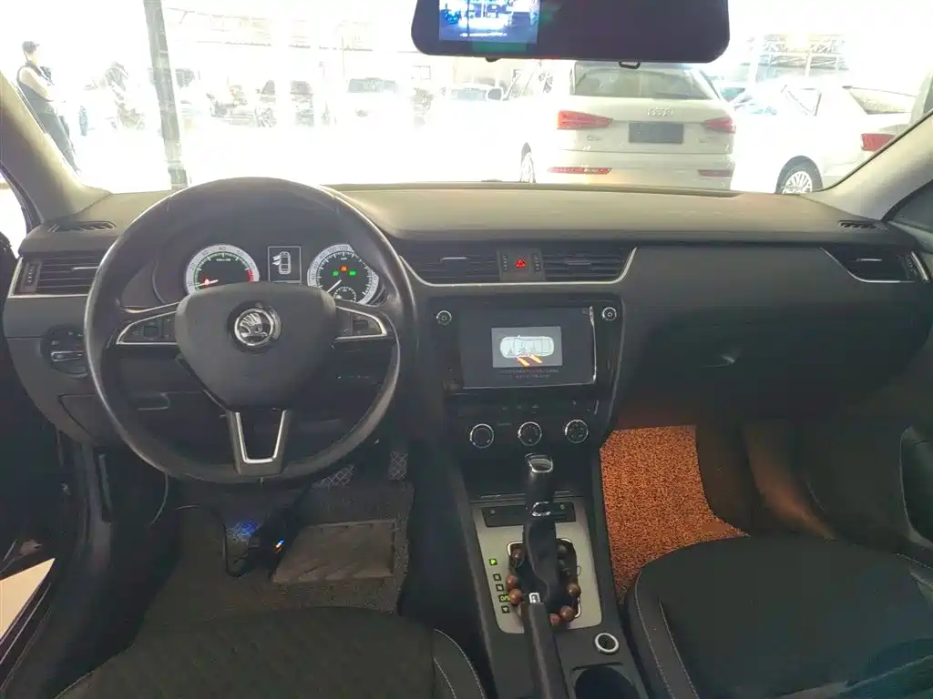 Skoda Octavia 2018 — фото 6
