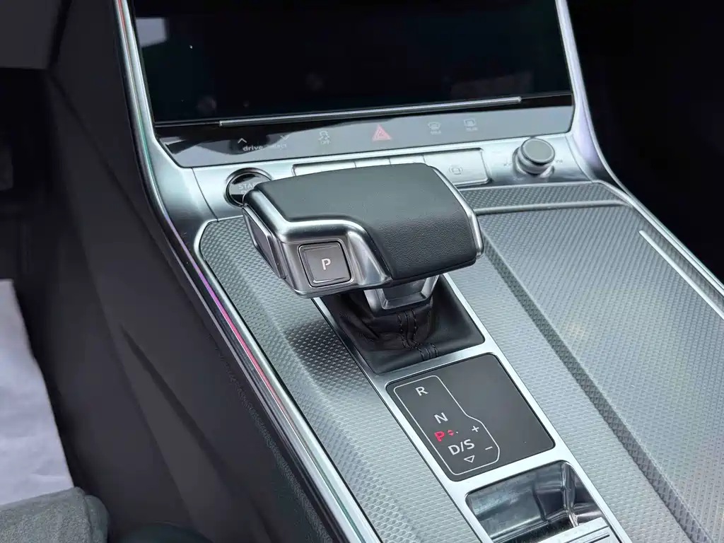 Audi A6L New Energy 2023 — фото 10