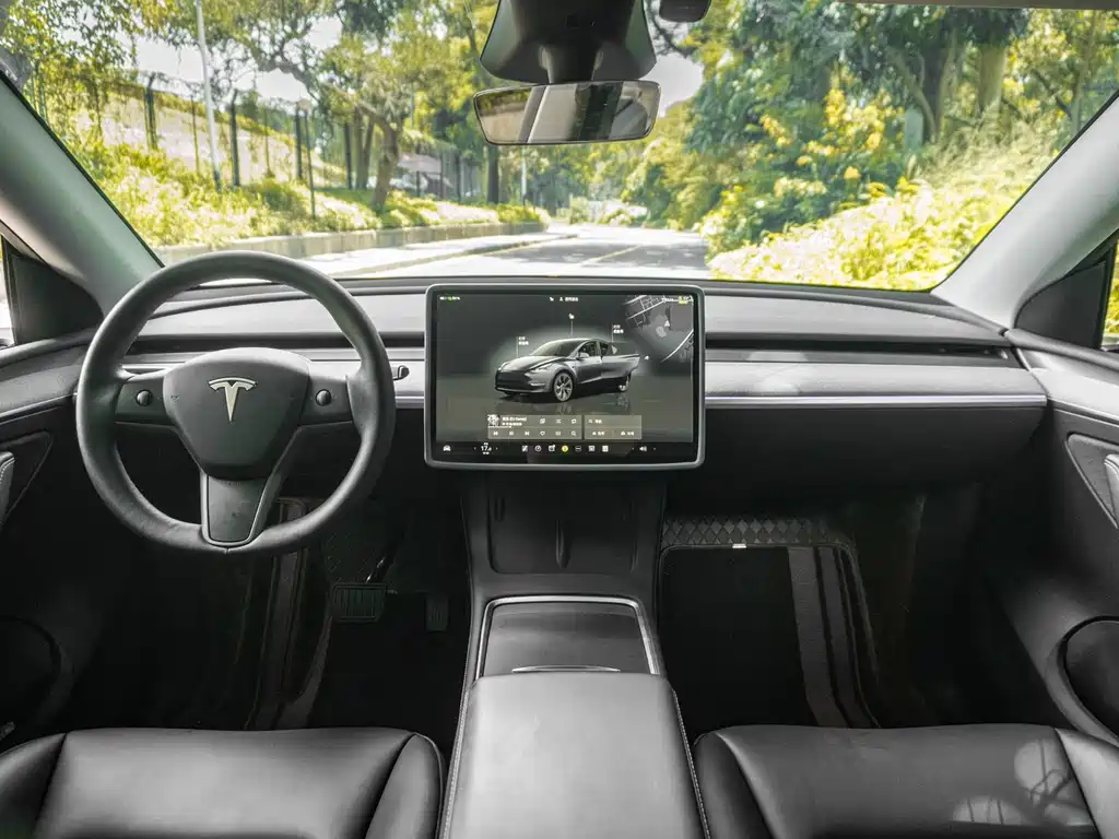 Tesla Model Y 2024 — фото 10
