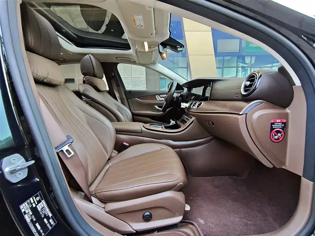 Mercedes-Benz E-Class 2023 — фото 9