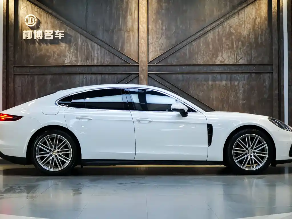 Porsche Panamera 2017 — фото 11