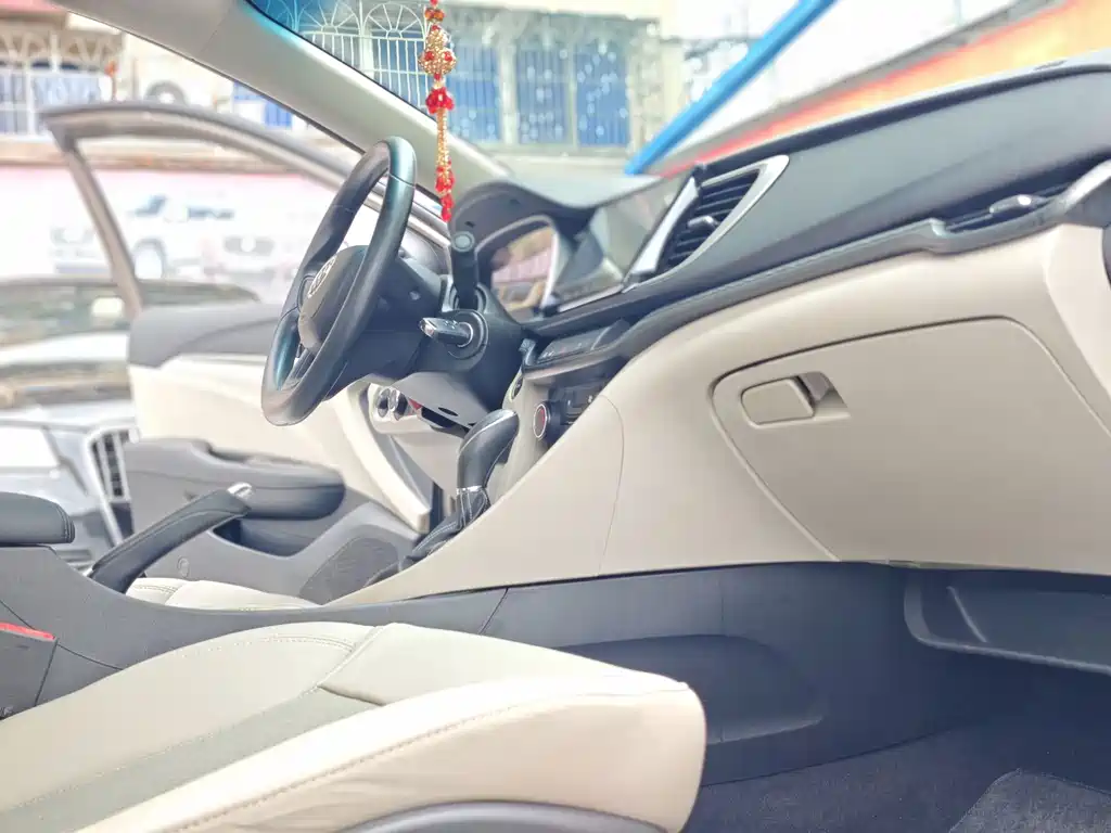 Buick Excelle 2017 — фото 11
