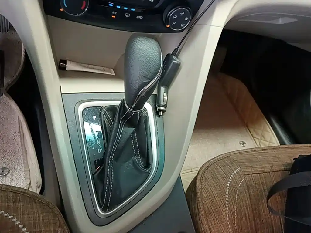 Buick Excelle 2016 — фото 14