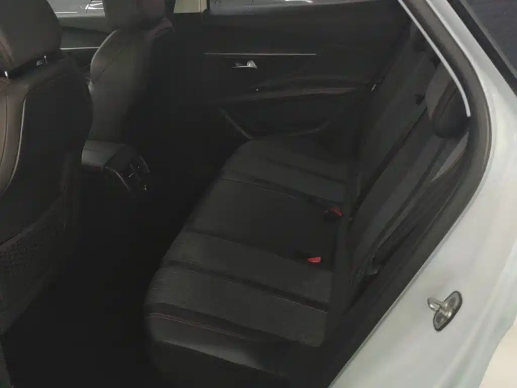 Peugeot 4008 2018 — фото 17