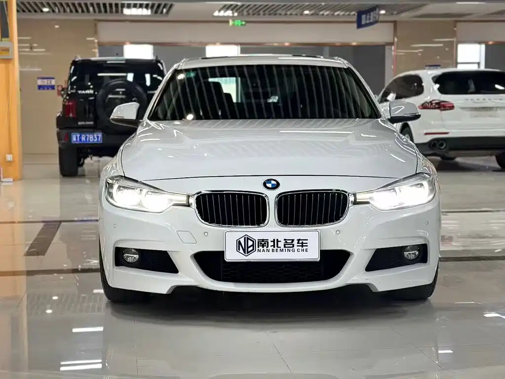BMW 3 Series 2019 — фото 11