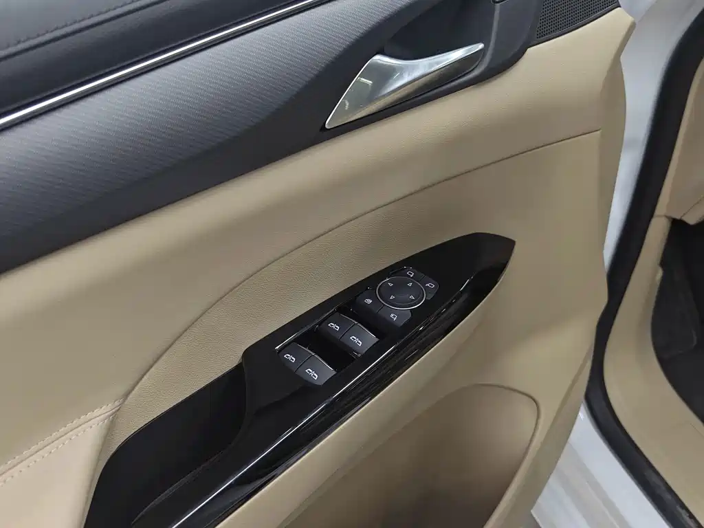 Buick GL8 New Energy 2025 — фото 16