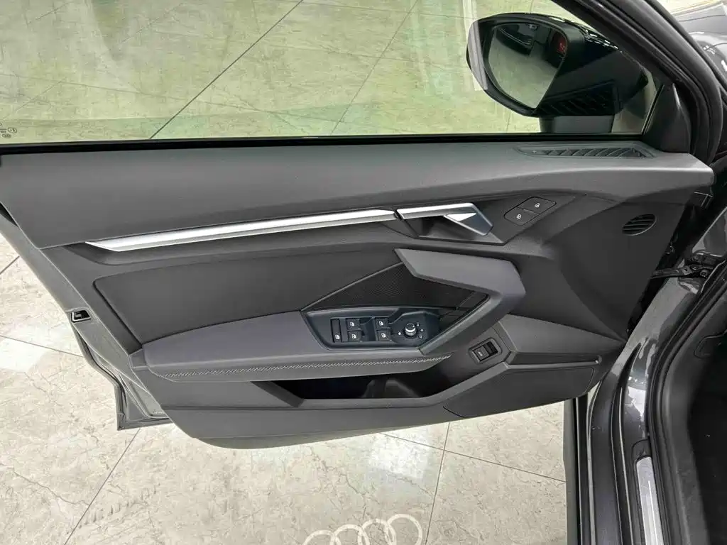 Audi A3 2023 — фото 10