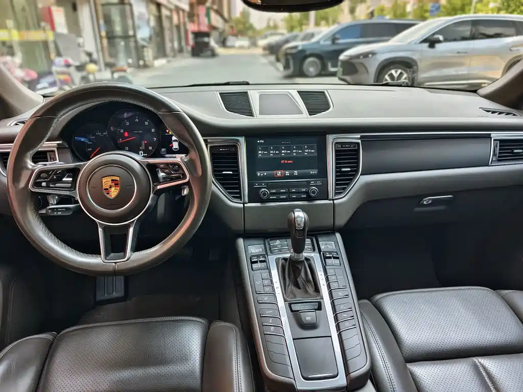 Porsche Macan 2017 — фото 9