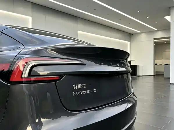 Tesla Model 3 2025