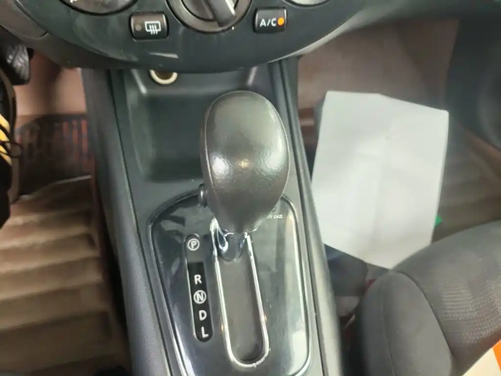 Nissan Tiida 2015 — фото 10