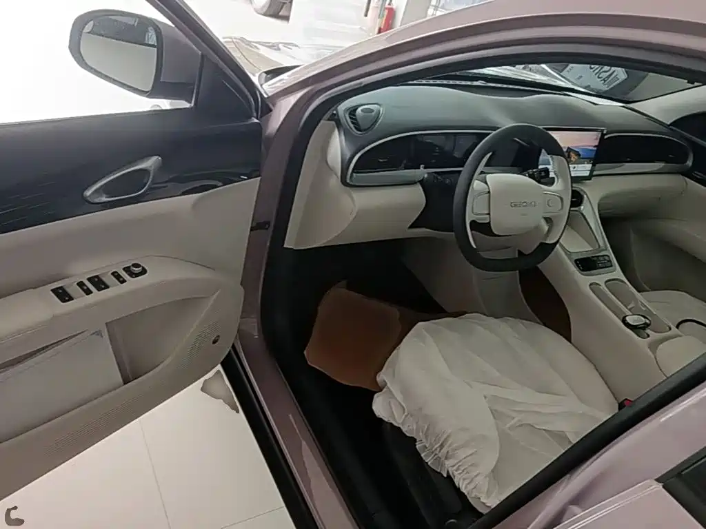 Geely Galaxy Starwish 2026 — фото 12