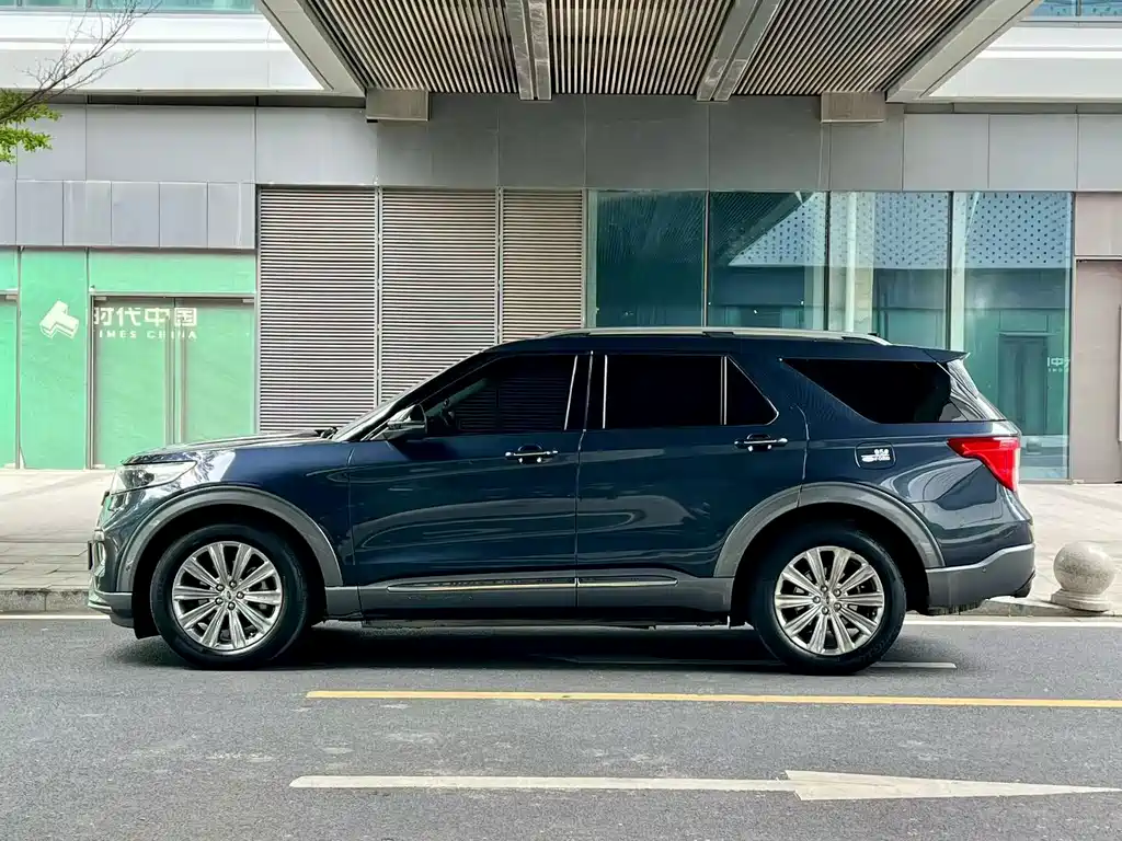 Ford Explorer 2022 — фото 3