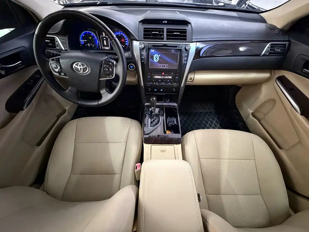 Toyota Camry 2016 — фото 8