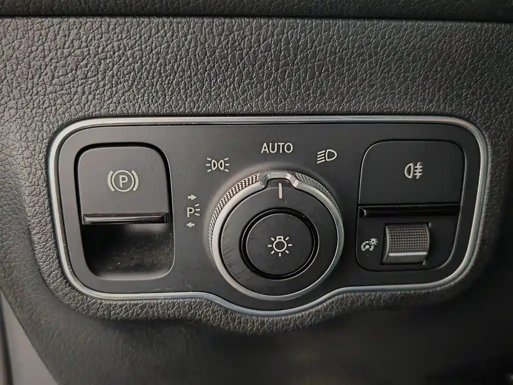 Mercedes-Benz GLB 2020 — фото 21