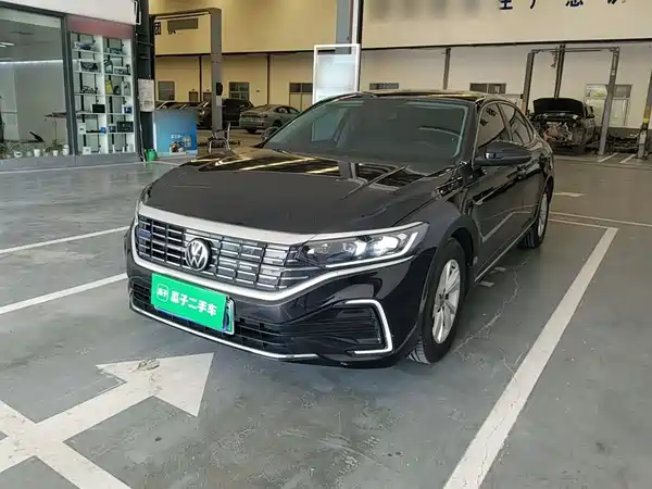 Volkswagen Passat Plug-In Hybrid 2025