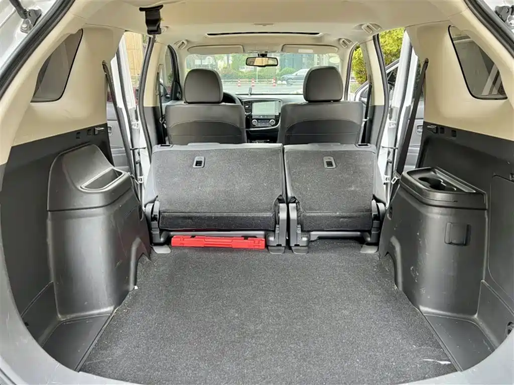 Mitsubishi Outlander 2021 — фото 15