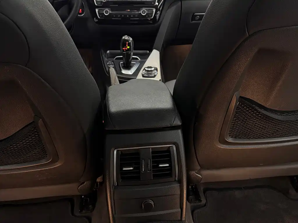 BMW 3 Series 2016 — фото 15