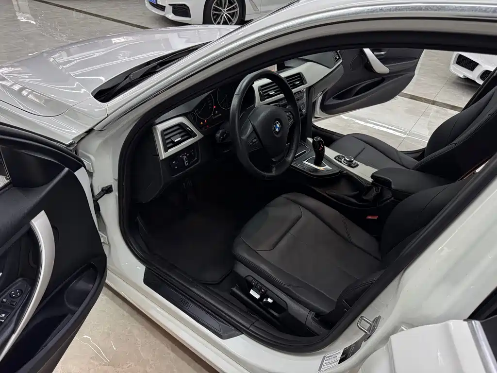 BMW 3 Series 2016 — фото 13