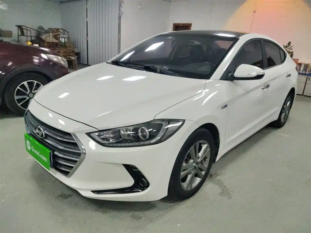 Hyundai Elantra 2018 — фото 1