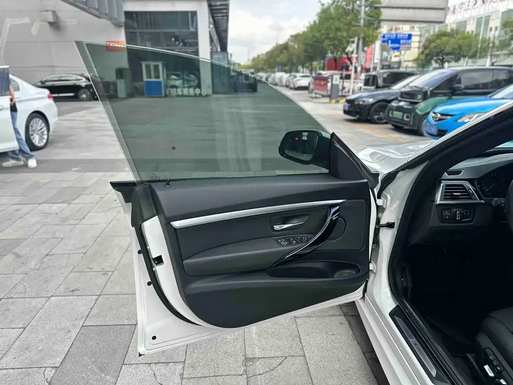 BMW 3 Series GT 2019 — фото 13