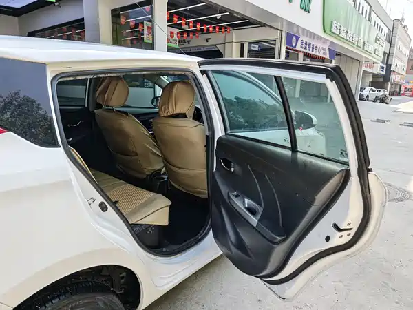 Toyota Yaris L 2014