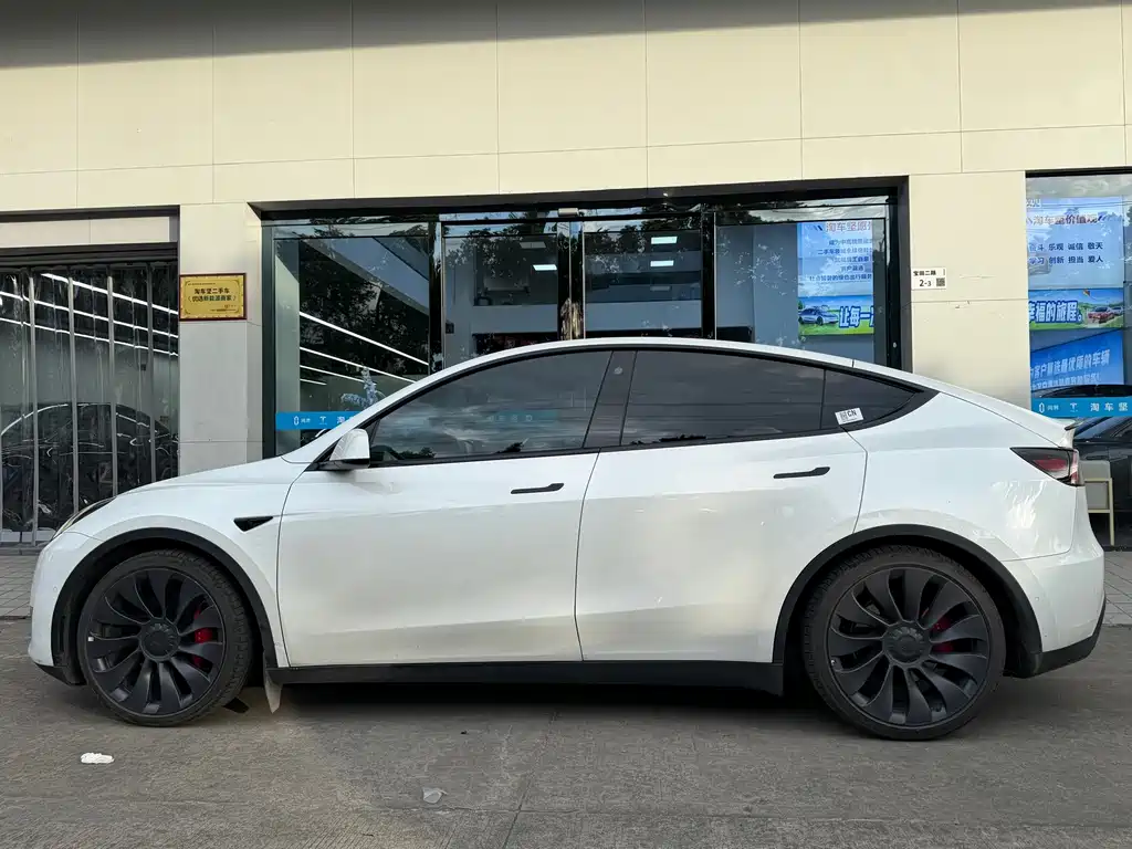 Tesla Model Y 2022 — фото 2