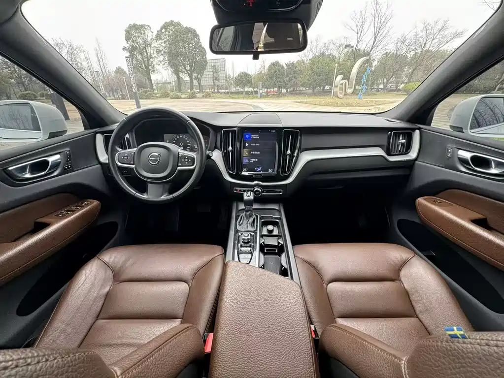 Volvo XC60 2021 — фото 20