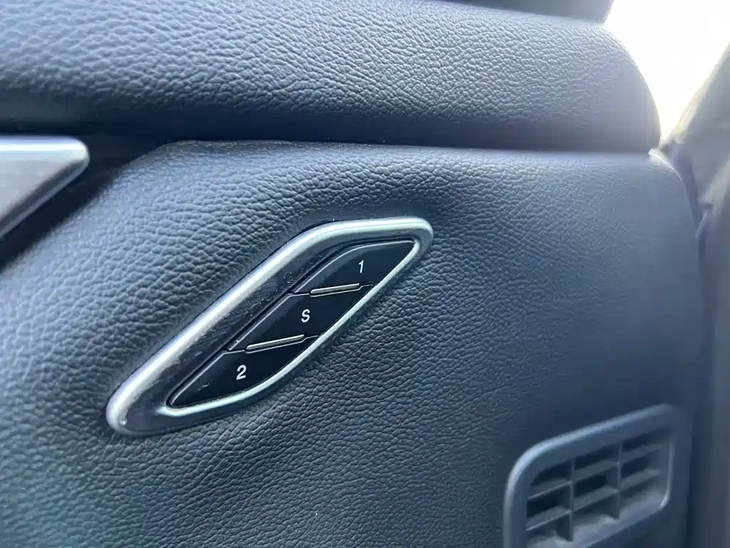 Maserati Ghibli 2017 — фото 10