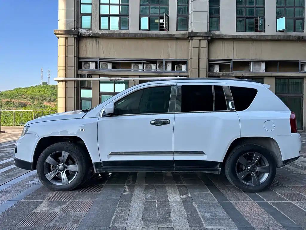 Jeep Compass 2015 — фото 3
