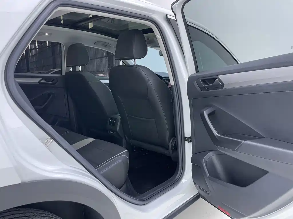 Volkswagen T-Roc 2022 — фото 10