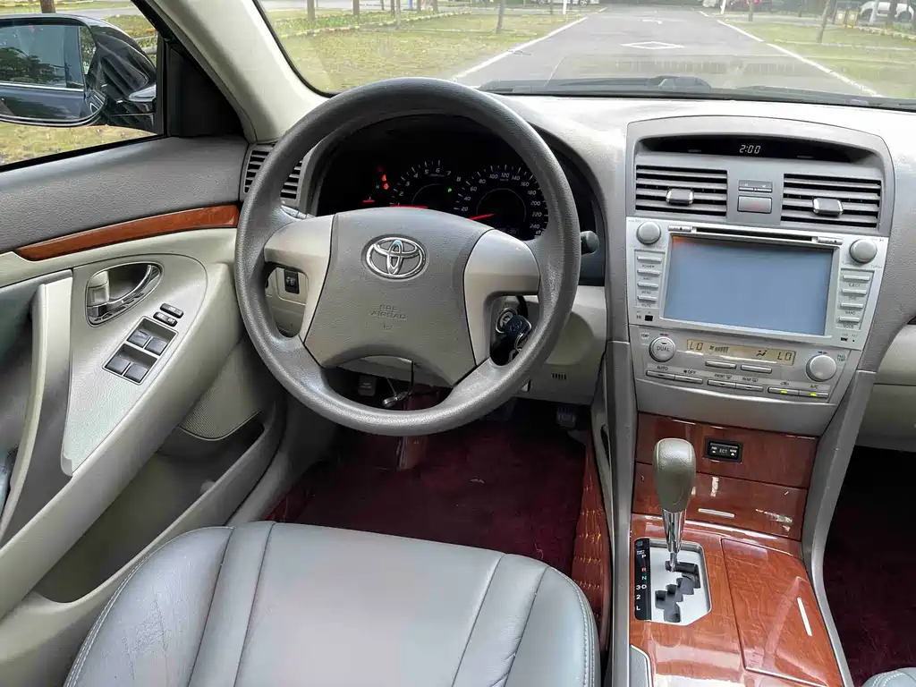 Toyota Camry 2014 — фото 17