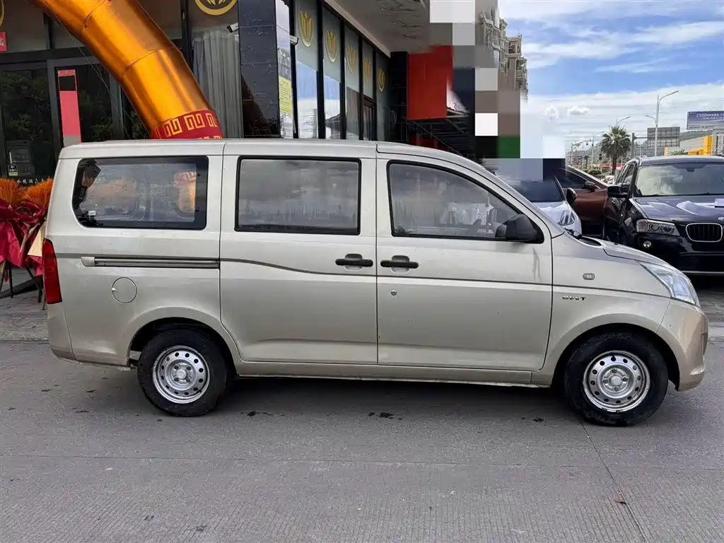 Wuling Rongguang V 2018