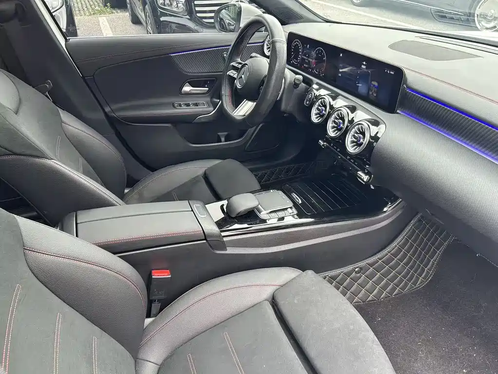 Mercedes-Benz A-Class 2024 — фото 14