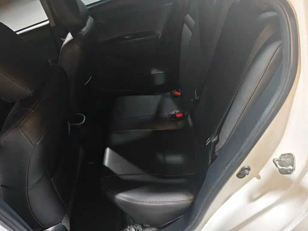 Toyota Yaris L 2019 — фото 17
