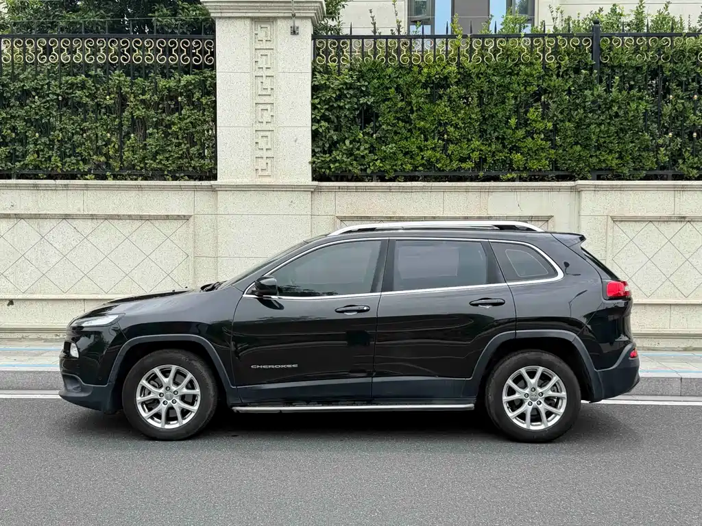 Jeep Cherokee 2016 — фото 3