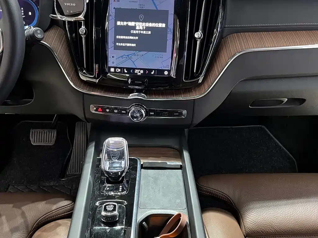 Volvo XC60 2023 — фото 14