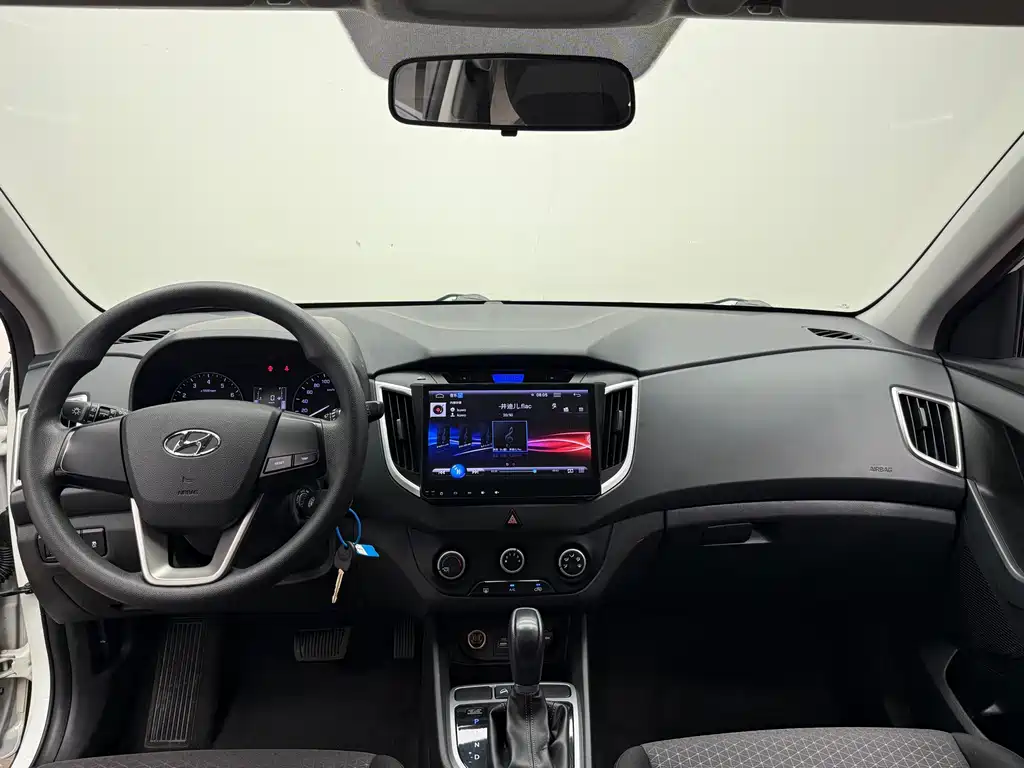 Hyundai ix25 2017 — фото 12