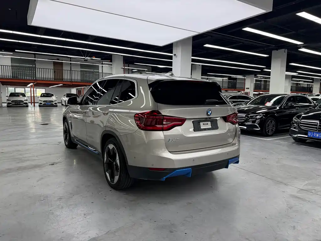 BMW iX3 2021 — фото 13
