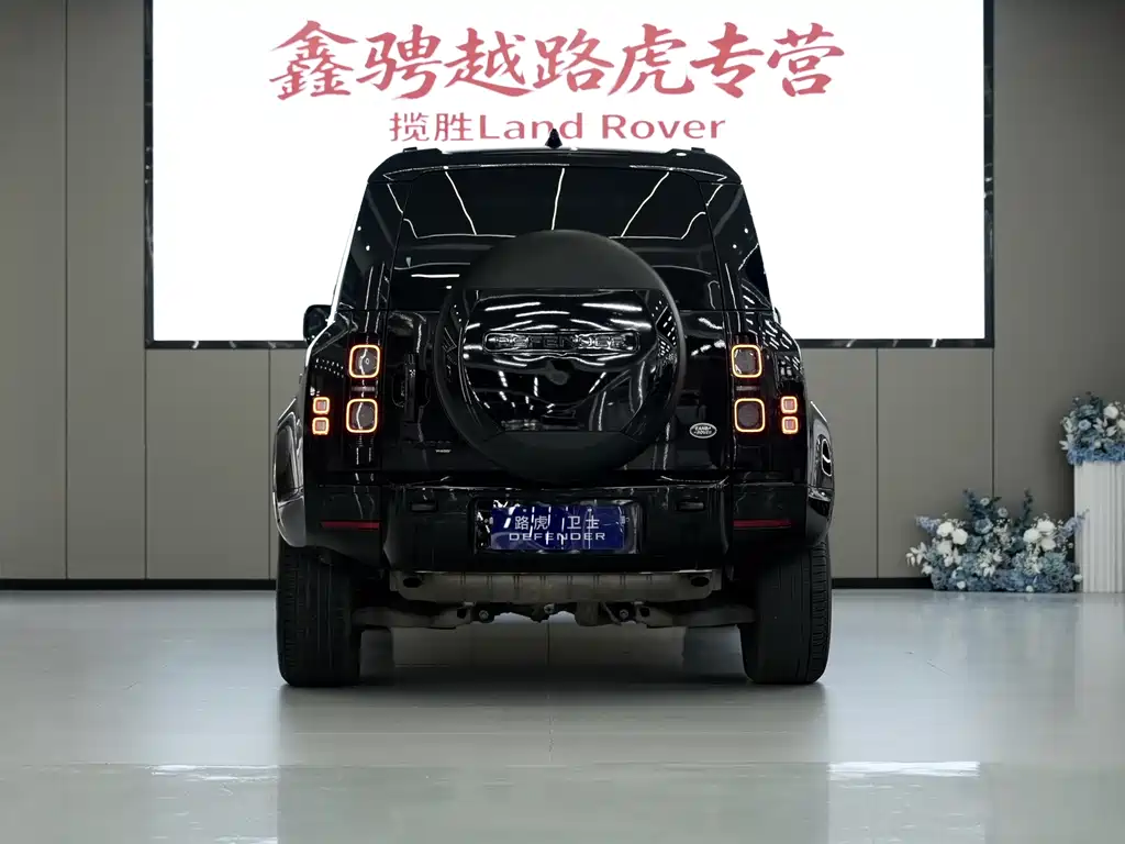 Land Rover Defender 2023
